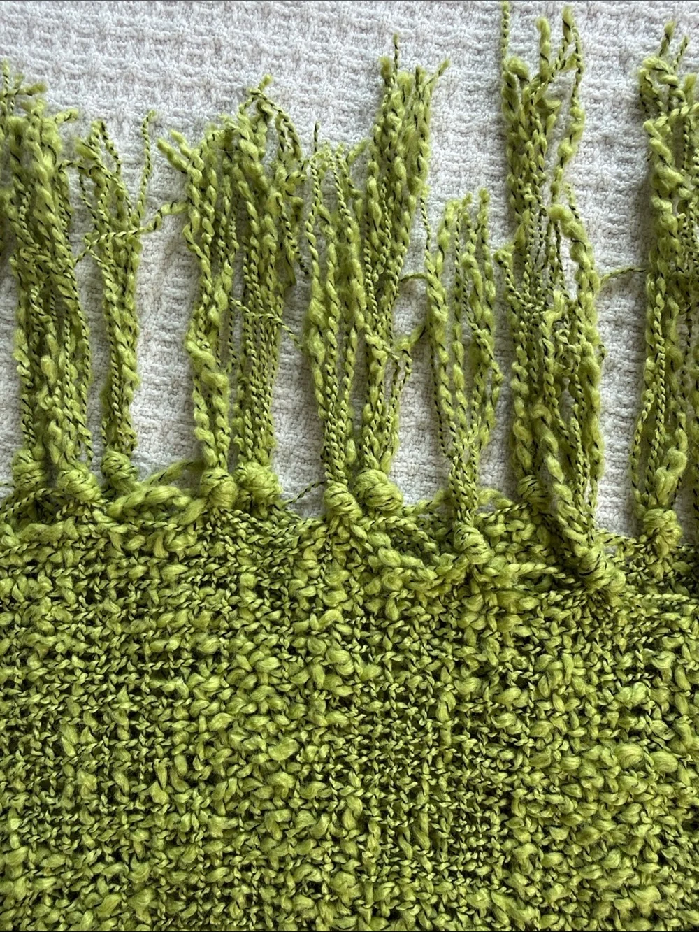 Green woven textured scarf with fringe